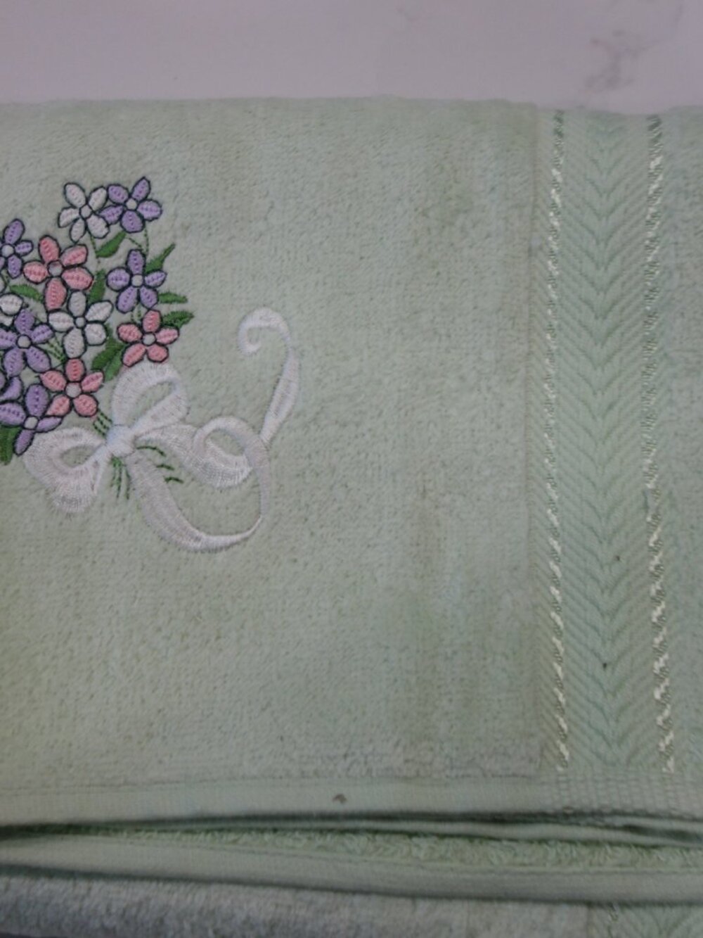 Silky Touch Bath Towel Light Green Floral Embroidery Size 24" X 47" New